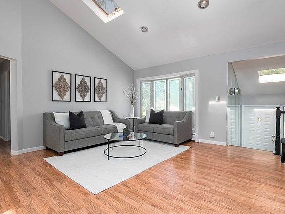 2nd image of 25 Darewood Ln