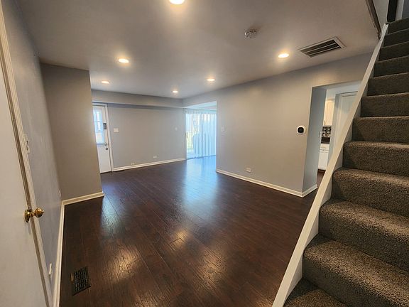3rd image of 613 Academy Ct #613