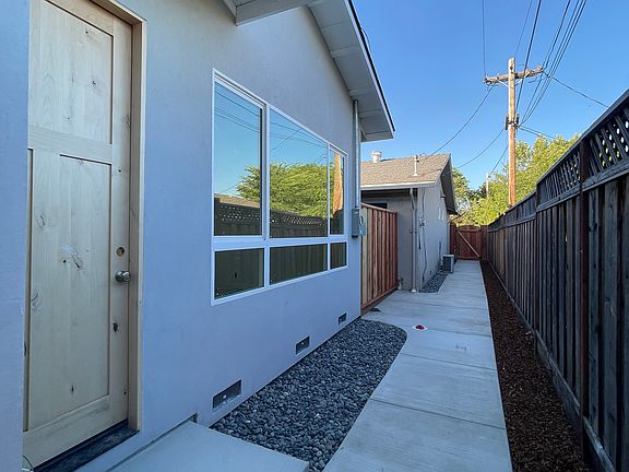 2nd image of 2563 Briarwood Dr #2