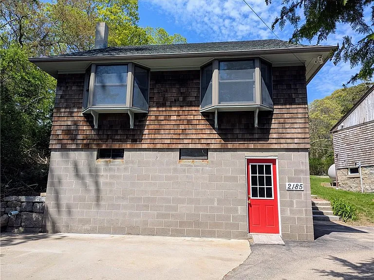 2185 Post Rd #2 — Photo 2