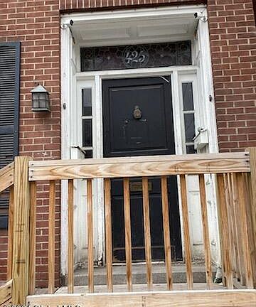 3rd image of 425 1st Street