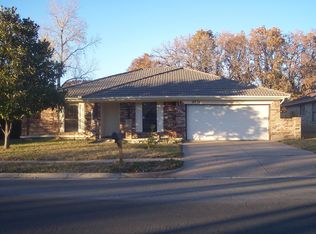 2021 W Nathan Lowe Rd, Arlington, TX 76017