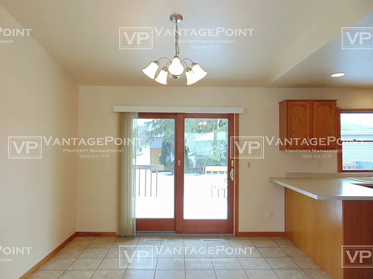 1065 Debra St — Photo 5