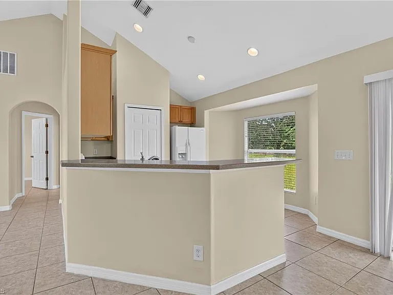523 SE 25th Ln — Photo 10