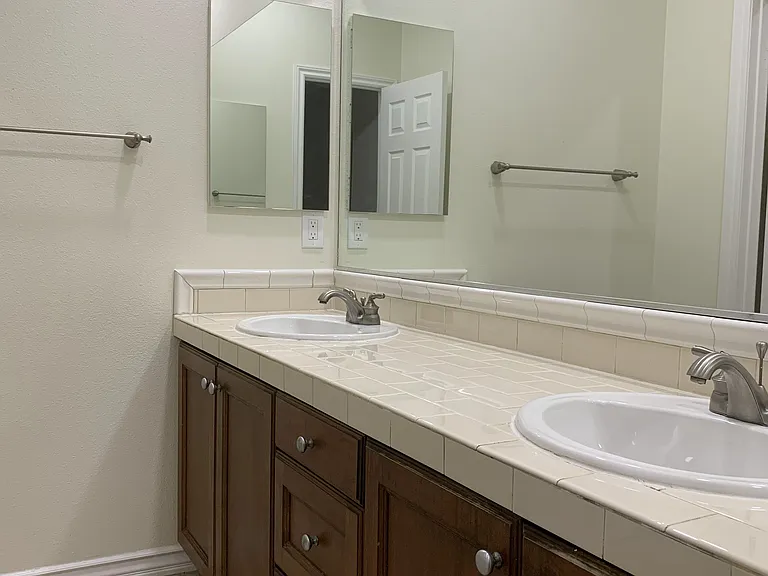 30 Desert Willow — Photo 7
