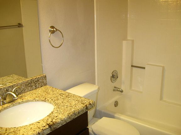 5th image of 1120 W Runion Dr