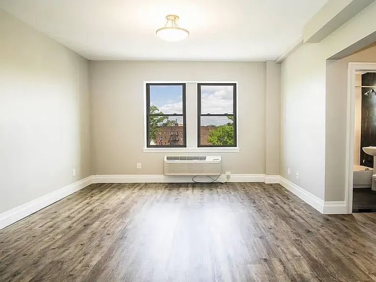 107 N Grove St #209 — Photo 2