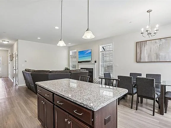3 bed, 1651 sqft, $2,995 — Photo 4