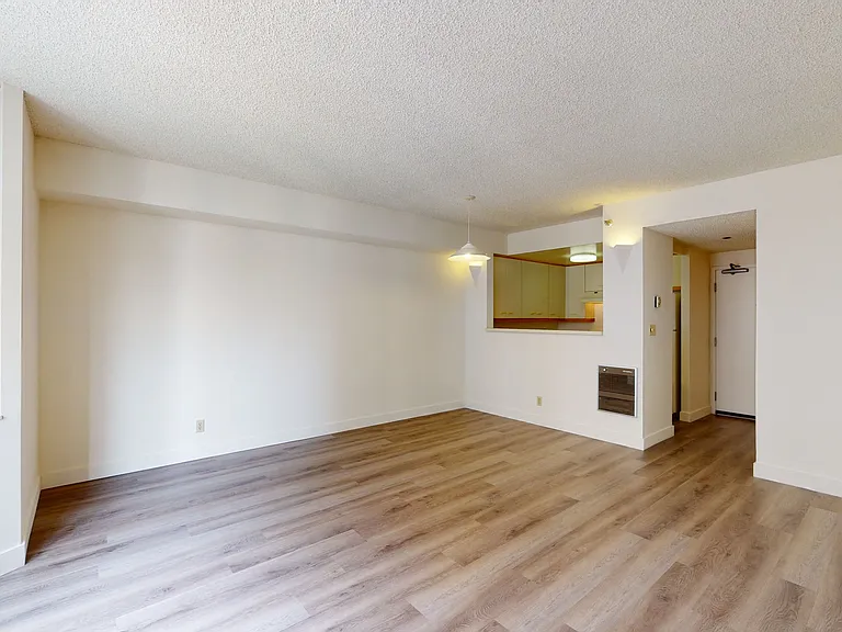 Trinity Towers Apartments — Photo 40