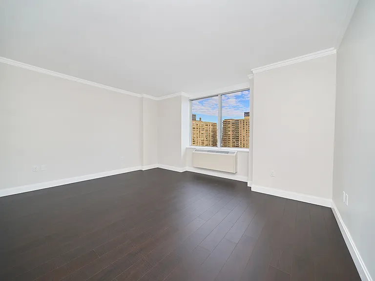 160 Riverside Blvd #27B — Photo 12