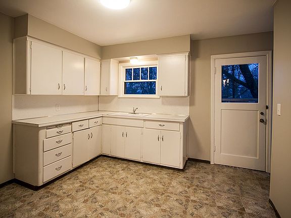2nd image of 3421 E Congress Ave