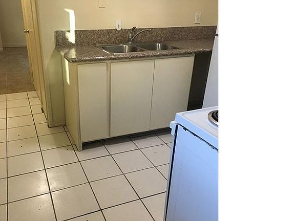 4th image of 2871 Park Ave