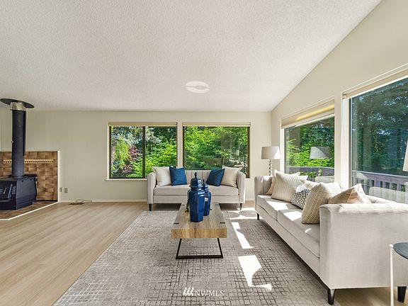  Living Room>
