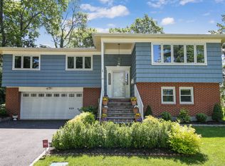 10 Caterson Ter, Hartsdale, NY 10530