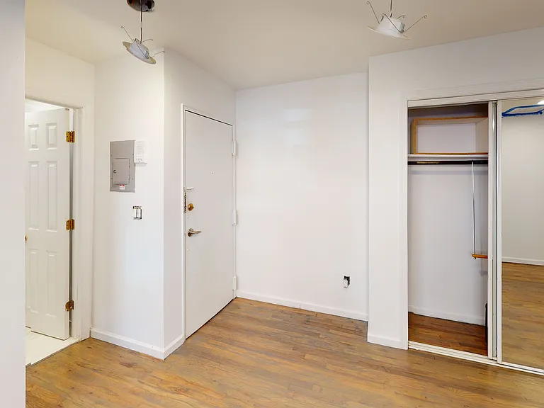 253 3rd St #1B — Photo 3