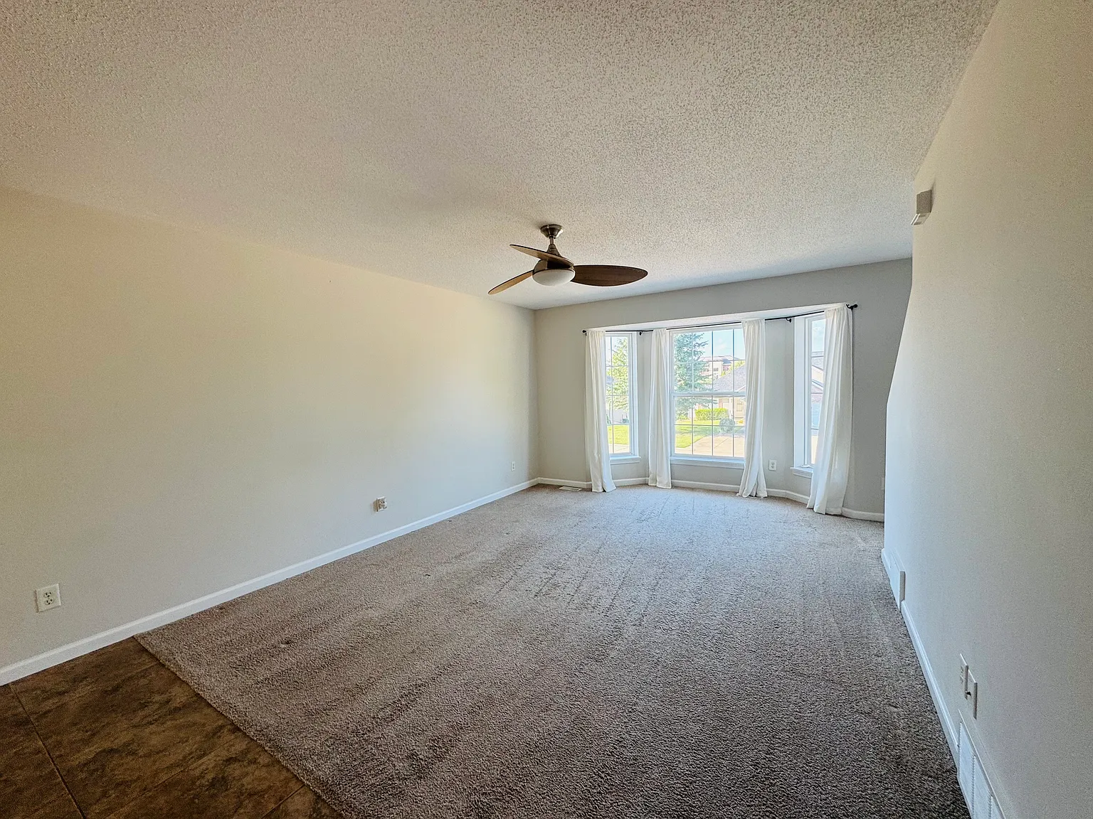 2 bed, 2.5 bath, 1163 sqft, $1,300 — Photo 3