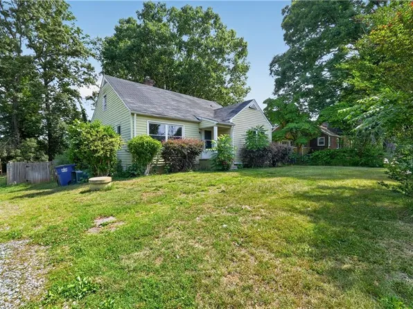 5413 Shattalon Dr, Winston Salem, NC 27106