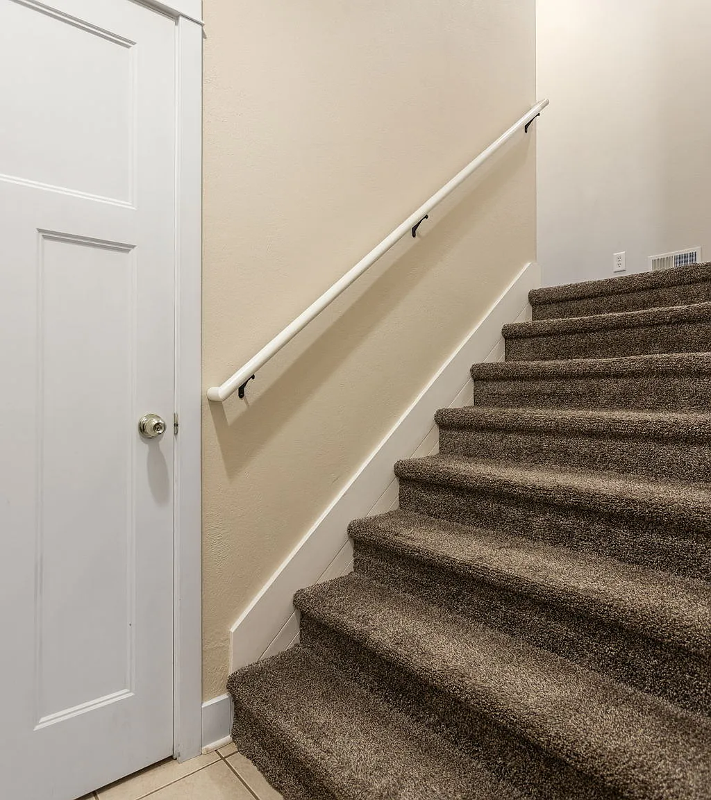 2 bed, 1008 sqft, $1,600 — Photo 3