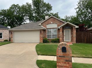 1901 Pine Ridge Dr, Bedford, TX 76021