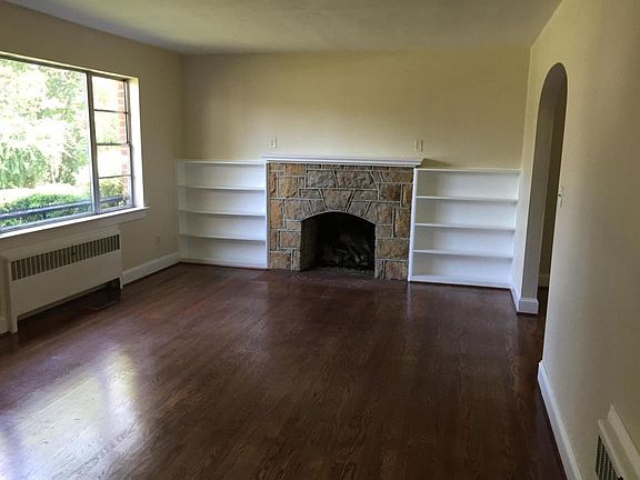 2nd image of 1528 Cliff View Dr
