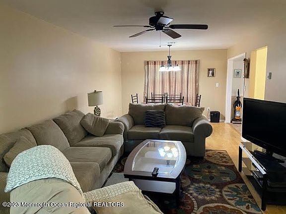4th image of 85 Courtshire Dr