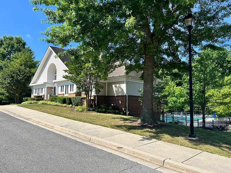 16401 Ellipse Ter — Photo 28