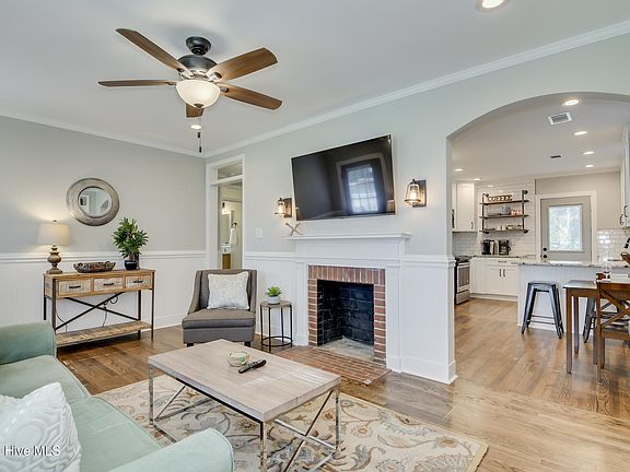 5th image of 1023 Eustis Drive