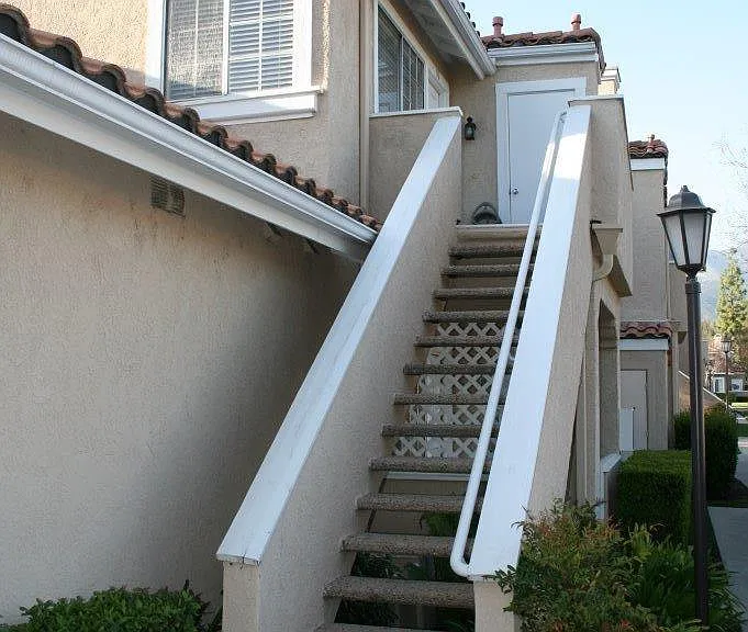 Idendendant Staircase