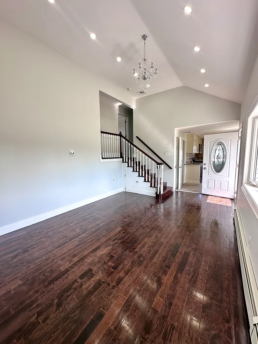 Building Photo - Claywood Dr