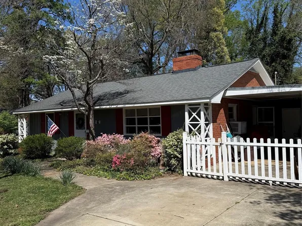 3218 Driftwood Dr, Charlotte, NC 28205