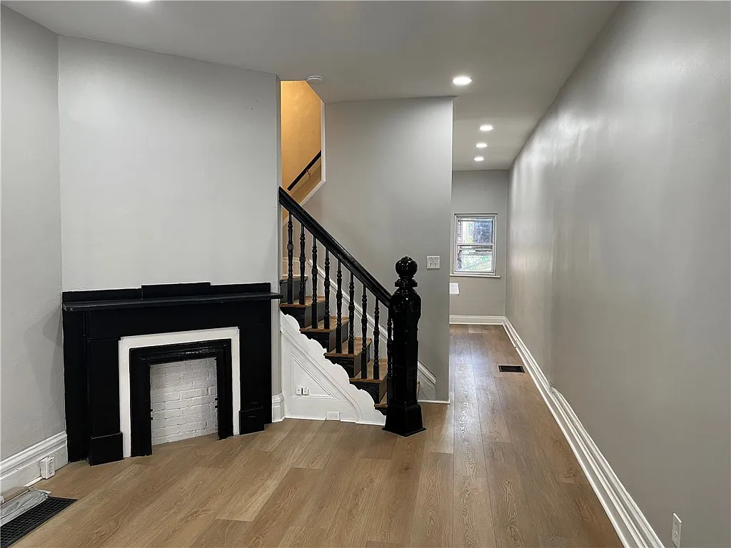 4 bed, 1.5 bath, 1946 sqft, $3,000 — Photo 3