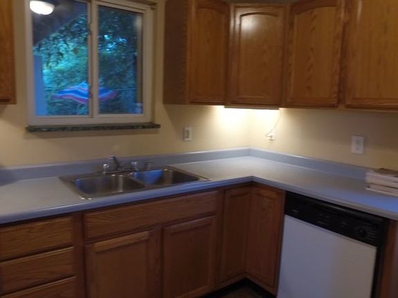 4th image of 3109 Beatrice Dr