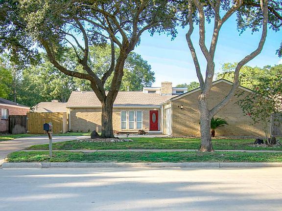 2nd image of 15718 Pine Mountain Dr