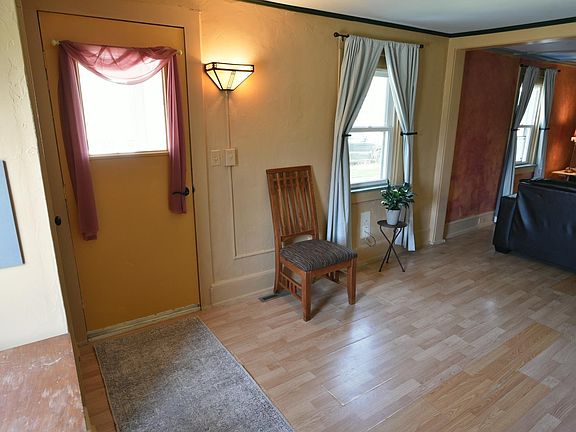 3rd image of 116 6th St E