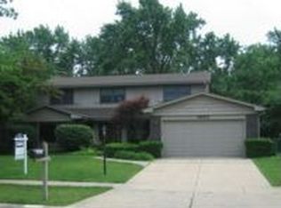 3853 Medford Cir, Northbrook, IL