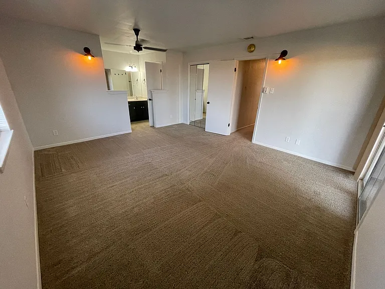 552 Lawson Ln — Photo 12