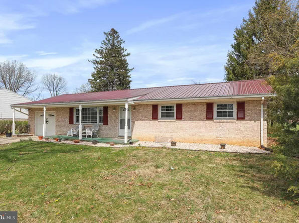 825 Crescent Dr, Shippensburg, PA 17257