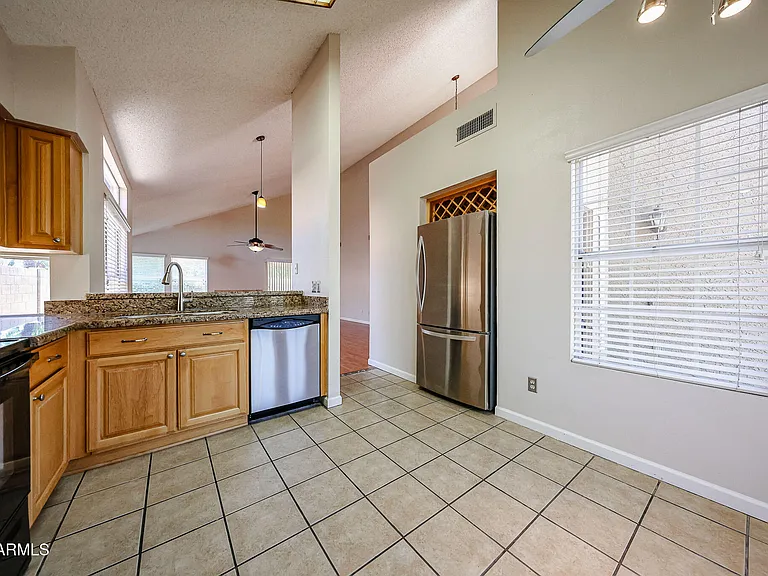3305 E Wildwood Dr — Photo 12