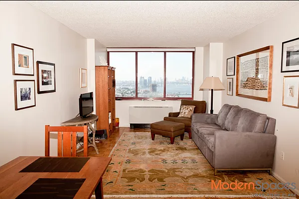 Rented by Modern Spaces | media 17