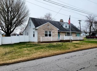 814 W Water St, Fairfield, IL 62837