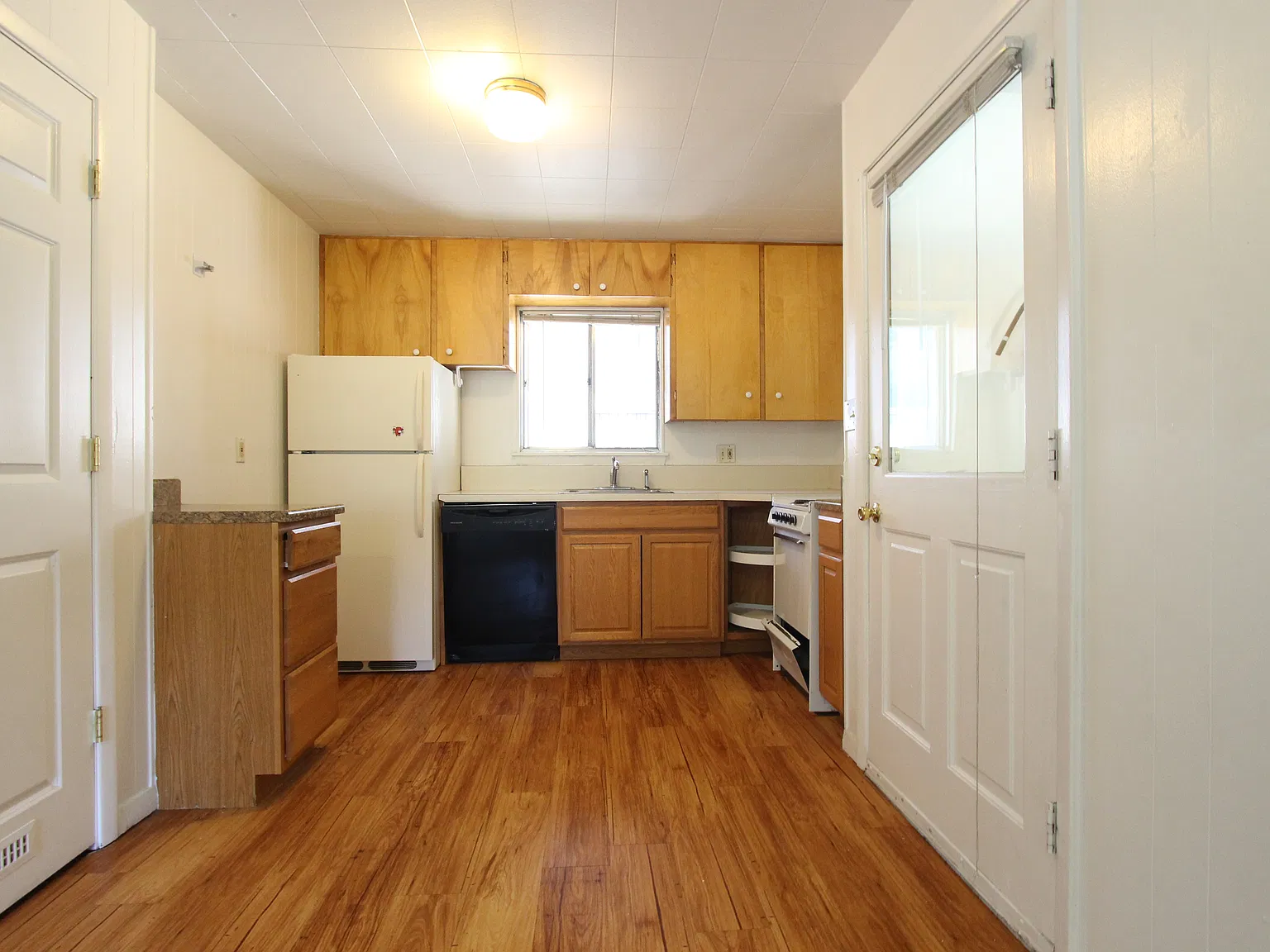 2 bed, 500 sqft, $3,200 — Photo 2