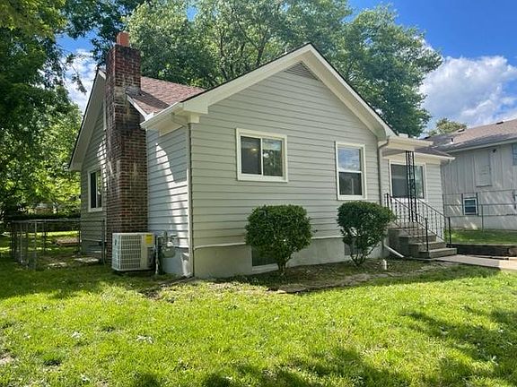 3rd image of 4414 Fisher St