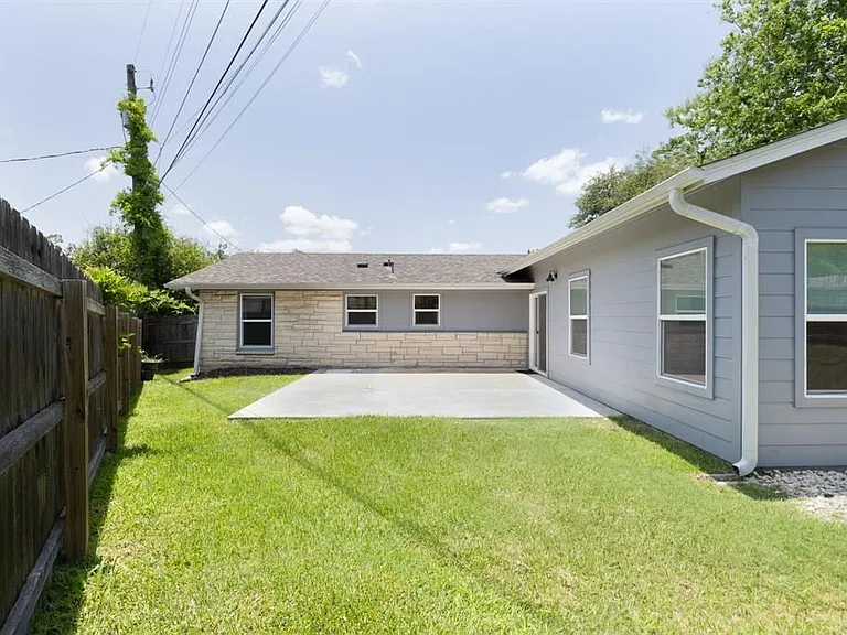 3703 Tower View Ct — Photo 35