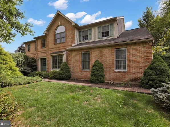 9 Fairway Dr, Bernville, PA 19506