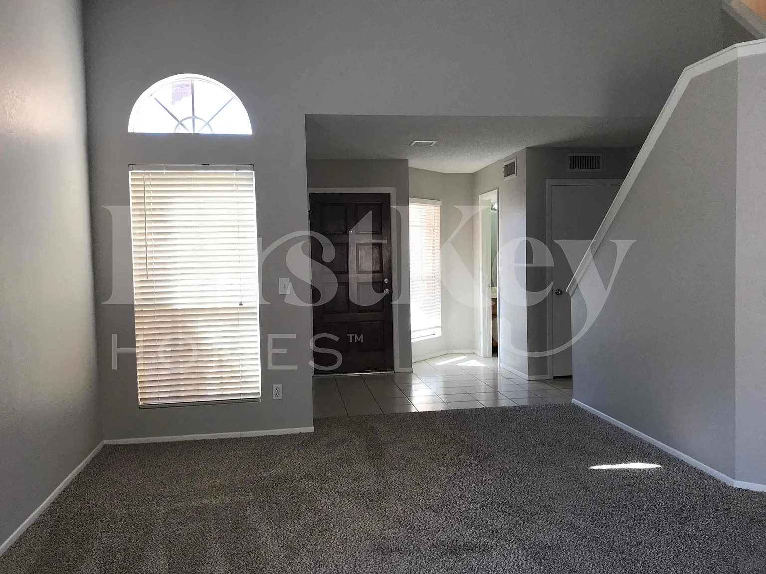 3 bed, 2.5 bath, 1585 sqft, $1,915 — Photo 3