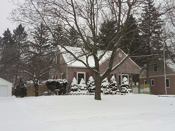 2nd image of 38 Boyd St