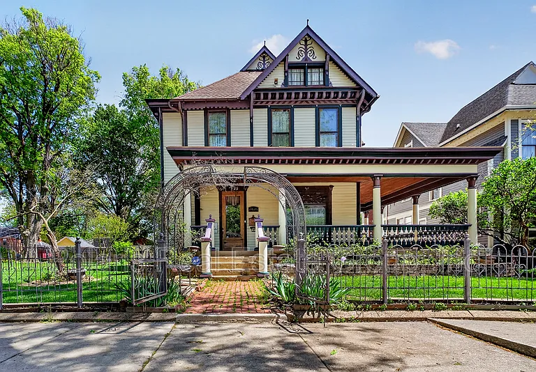 1507 Broadway St — Photo 1