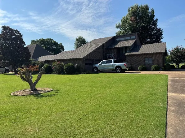 909 Golf Links Dr, Blytheville, AR 72315