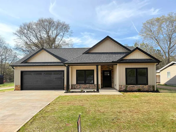 179 Cedar Ave, Wellford, SC 29385