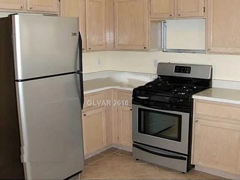 7000 Desert Clover Ct — Photo 3